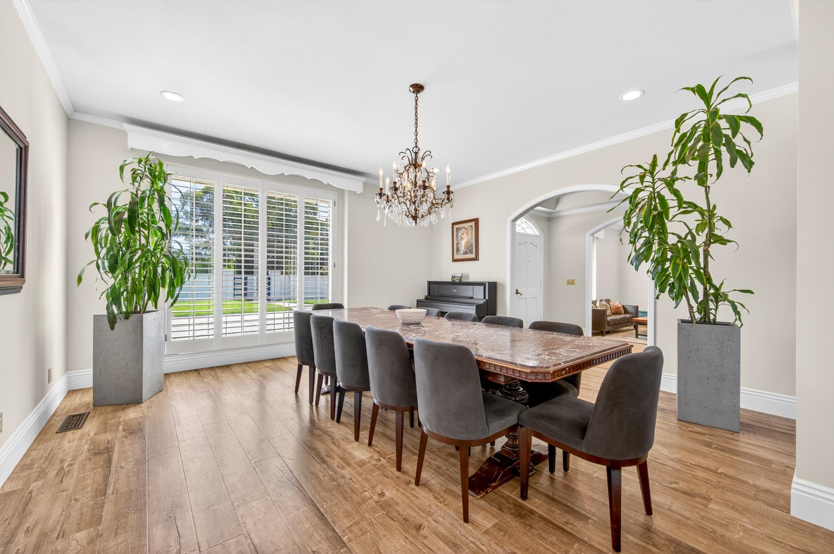 5261 N Van Ness Blvd, photo 23