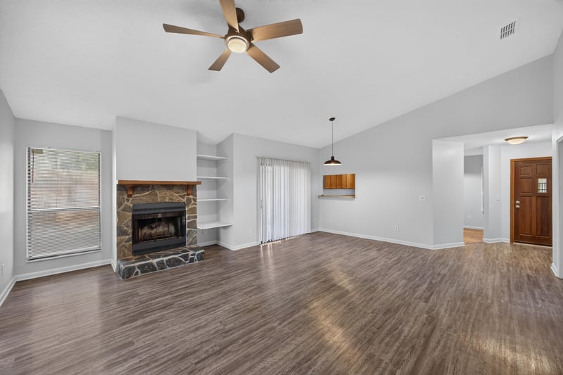 Living room with built-in shelving, photographed by Megapixeler on Apple Oak Ct, Jacksonville