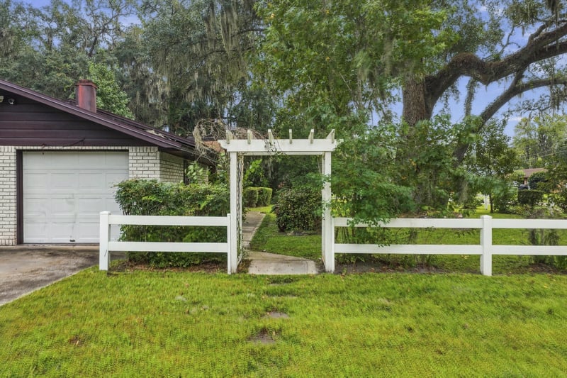 Photo 7 of 6871 Hyde Grove Ave, Jacksonville, FL 32210, photographed by Megapixeler