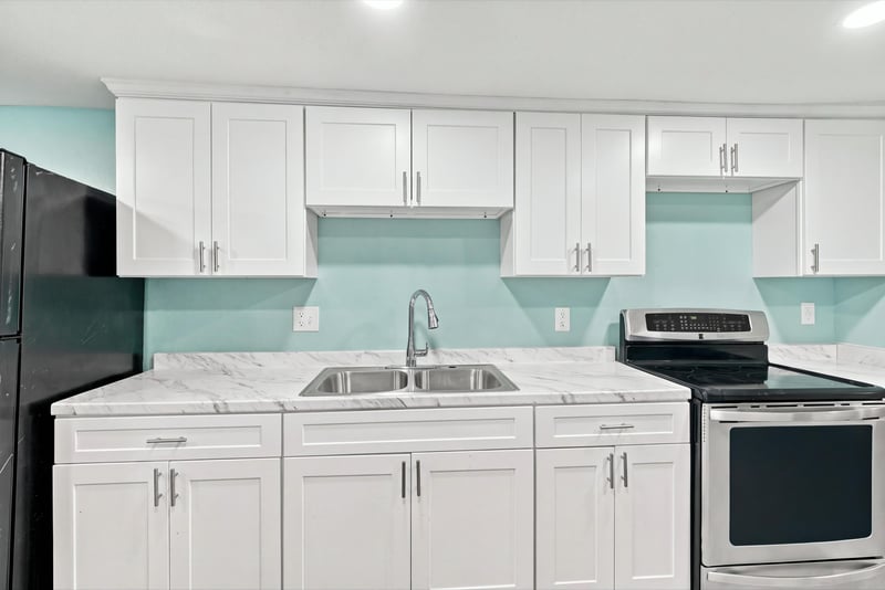 Kitchen counters and appliances, photographed by Megapixeler on W 24th St, Jacksonville
