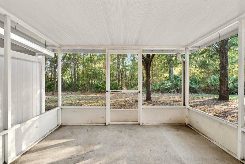 Screened Porch at 11816 Lake Bend Cir, Jacksonville, FL 32218