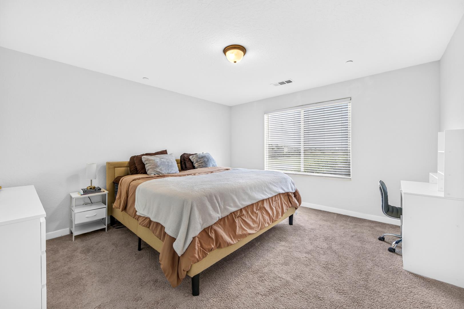 6050 W Swift Ave, photo 39