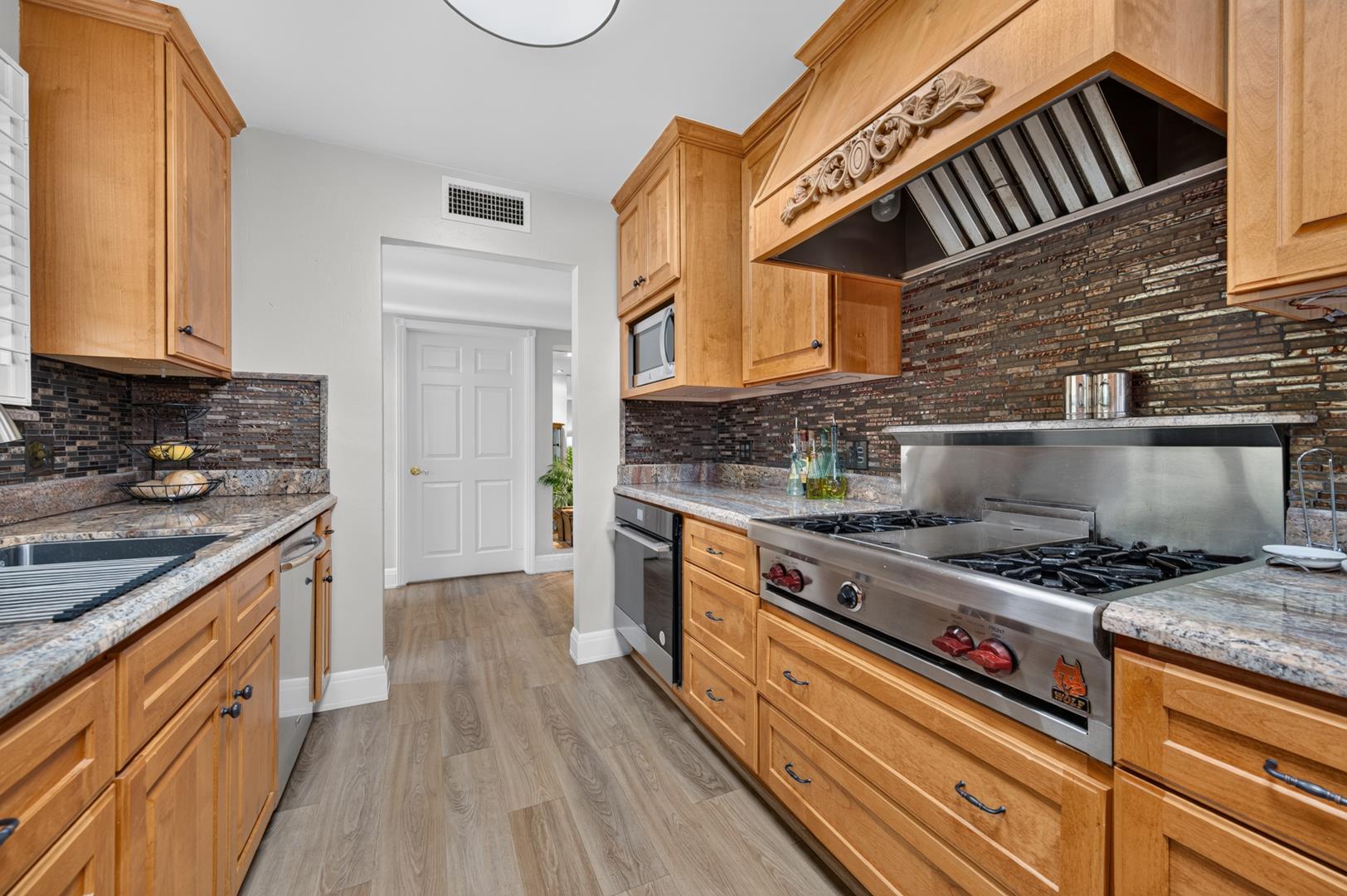 6197 N Fruit Ave, photo 30