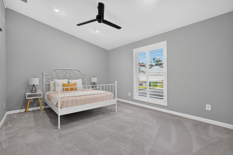 Bedroom with window light, photographed by Megapixeler on Birch Run E, Orange Park