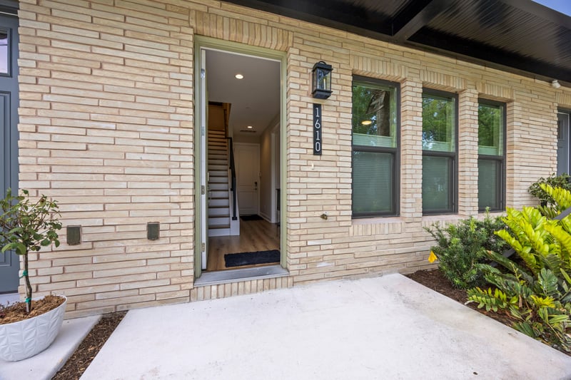 Photo 9 of 1610 Lang Ct, Jacksonville, FL 32207, photographed by Megapixeler