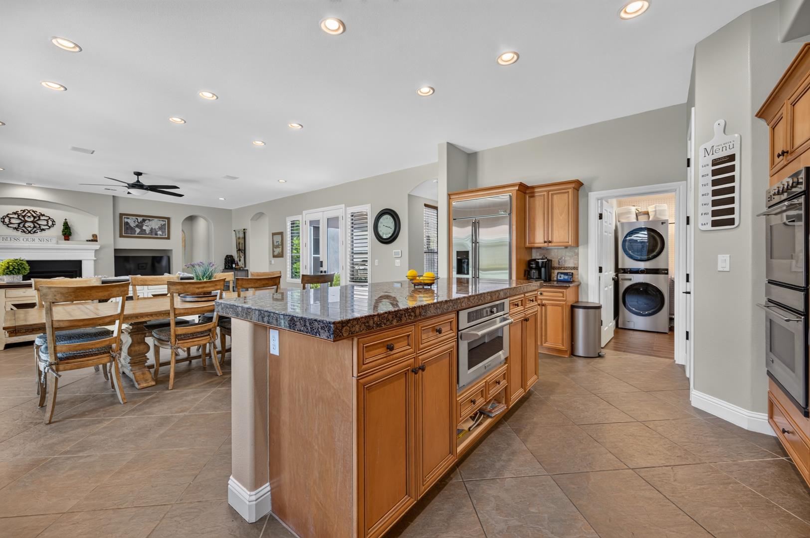 633 W Richmond Ave, photo 54