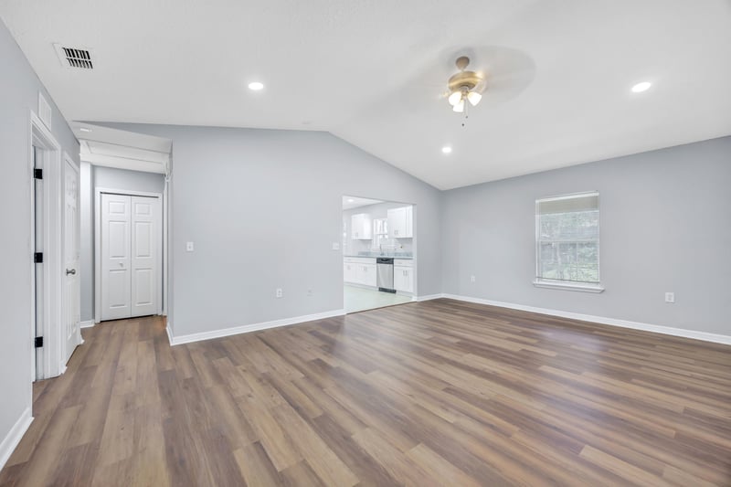 Photo 6 of 2848 W 11th St, Jacksonville, FL 32254, photographed by Megapixeler