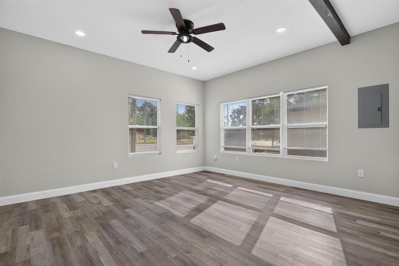 Living room with wood-look flooring, photographed by Megapixeler on Lem Turner Rd, Jacksonville