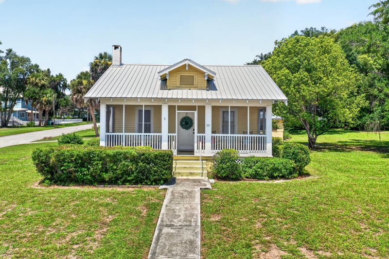 Front exterior with metal roof and screened porch at 101 N Lake St, Crescent City, FL