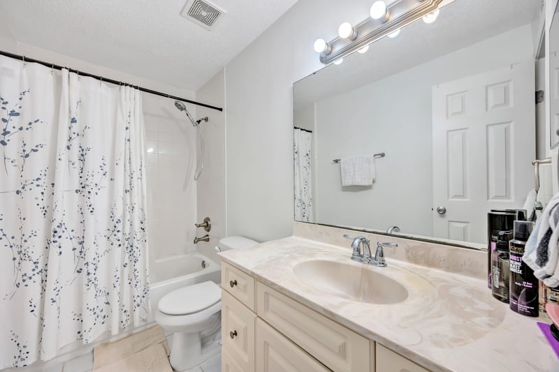Photo 15 of 6528 Valerosa Ct, Jacksonville, FL 32217, photographed by Megapixeler