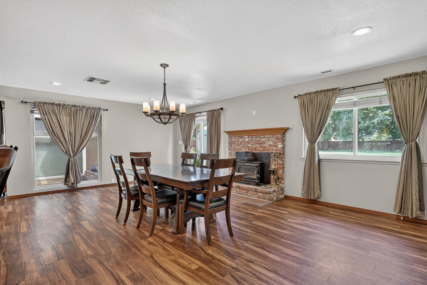 1185 N Locan Ave, photo 35