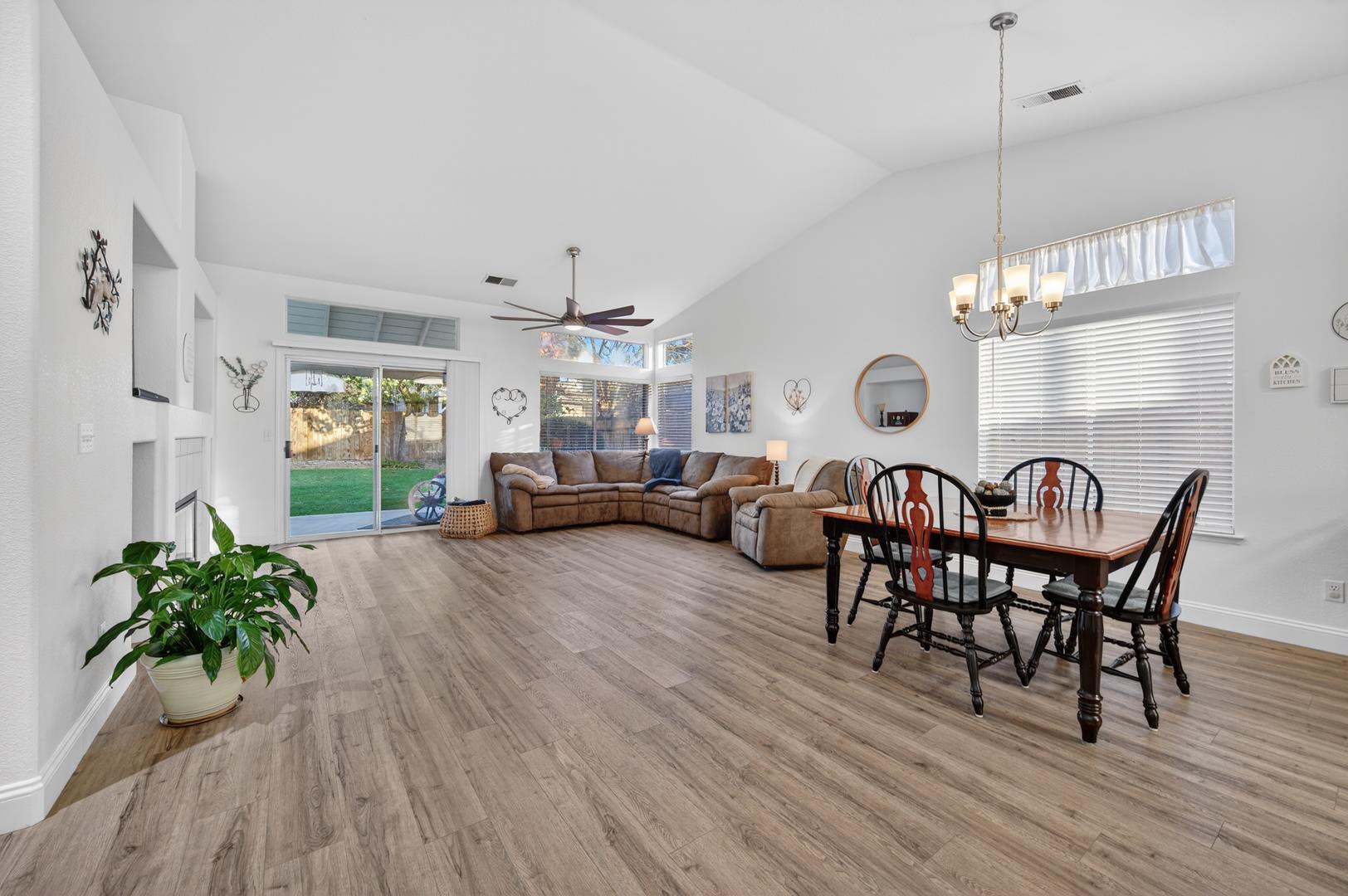 8652 N Sierra Vista Ave, photo 12
