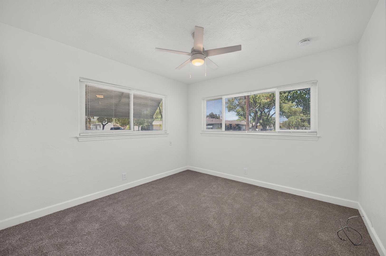 2302 E Fedora Ave, photo 32