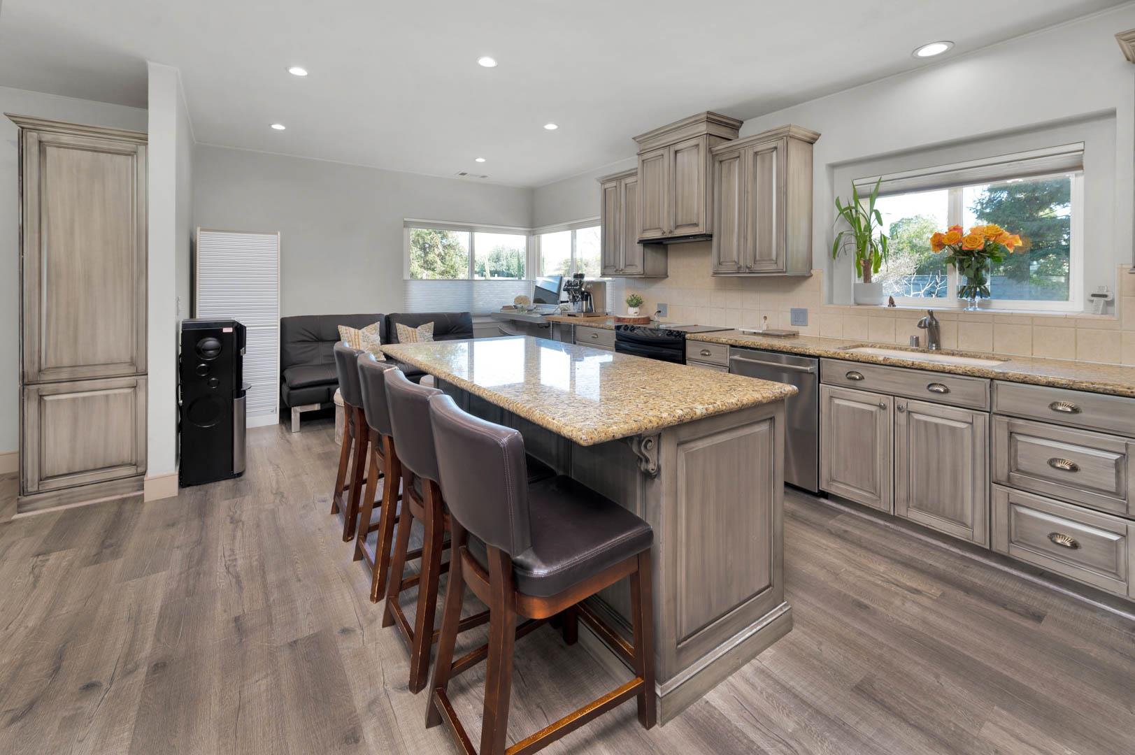 4481 N Palm Ave, photo 16