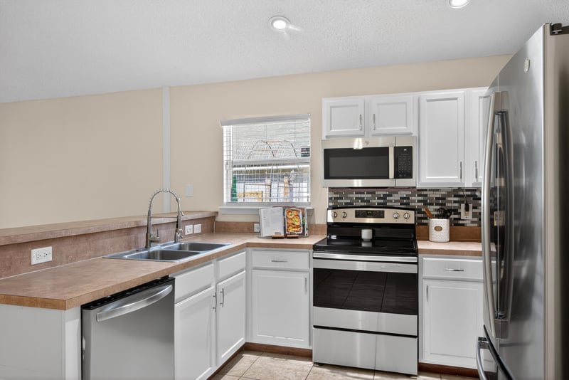 Photo 17 of 10908 Acorn Park Ct, Jacksonville, FL 32218, photographed by Megapixeler